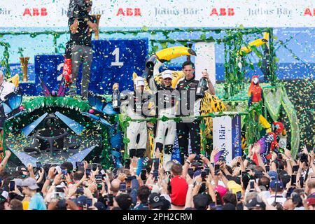 BIRD Sam (gbr), Jaguar TCS Racing, Spark-Jaguar, Jaguar I – Time 6, EVANS Mitch (nzl), Jaguar TCS Racing, Spark-Jaguar, Jaguar I – Time 6, JAMES Ian, Teamleiter und Geschäftsführer des Neom McLaren Formula E Teams, Portrait Podium während des Sao Paulo ePrix 2023, 5. Tagung der ABB FIA Formel E-Weltmeisterschaft 2022-23 auf der Rennstrecke Sao Paulo Street vom 23. Bis 25. März 2023 in Sao Paulo, Brasilien – Photo Clément Luck / DPPI Stockfoto