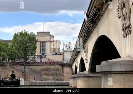 Blick auf die Pont d'Iena-Brücke in Paris Stockfoto