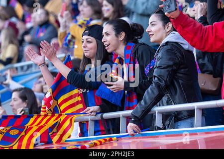 Sant Joan Despi, Spanien. 25. März 2023. SANY JOAN DESPI, SPANIEN – MÄRZ 25: FC Barcelona Supporters während des Spiels Liga F zwischen dem FC Barcelona und Real Madrid bei der Estadi Johan Cruyff am 25. März 2023 in Sany Joan Despi, Spanien (Bild: © Gerard Franco Crespo/DAX via ZUMA Press Wire) NUR REDAKTIONELLE VERWENDUNG! Nicht für den kommerziellen GEBRAUCH! Stockfoto