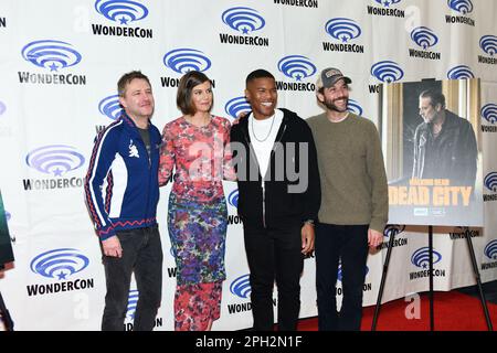 Chris Hardwick, Lauren Cohan, Gauis Charles und Eli Jorne kommen am Walking Dead: Dead City Fotoanruf am WonderCon Tag 2 2023 an Stockfoto