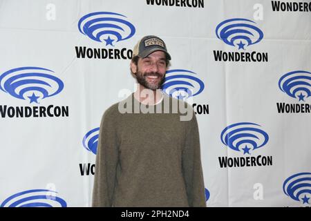 Eli Jorne Ankunft im The Walking Dead: Dead City Fotogespräch am 2 2023. Tag der WonderCon im Anaheim Convention Center am 25. März 2023 Stockfoto