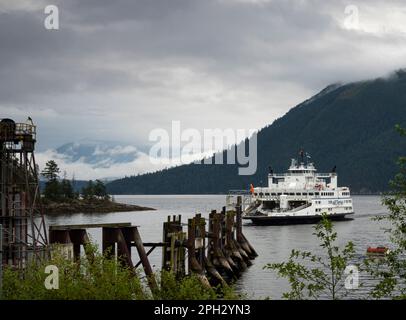 BC00742-00...BRITISH COLUMBIA - Fähre, die in Saltery Bay von Earls Cove ankommt. Stockfoto