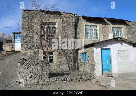 Anwesen im Dorf Xinaliq im Großkaukasus von Aserbaidschan Stockfoto