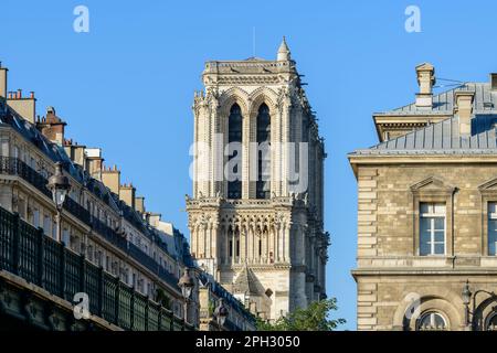 Dieses Landschaftsfoto wurde in Europa, in Frankreich, auf der ile de France, in Paris, am Ufer der seine, im Sommer aufgenommen. Wir sehen die Pont d Arcole und t Stockfoto