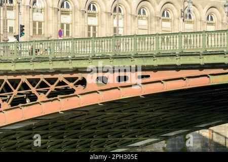 Dieses Landschaftsfoto wurde in Europa, in Frankreich, auf der ile de France, in Paris, am Ufer der seine, im Sommer aufgenommen. Wir sehen die Pont d Arcole, undé Stockfoto