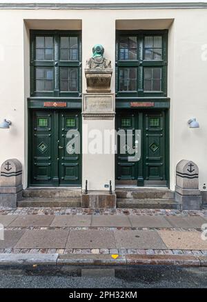 Kopenhagen, Dänemark - 13. September 2010: Em. Z. Svitzers Bjergnings Enterprise, Eingang mit Taucherstatue auf der Kvaesthusgade Stockfoto