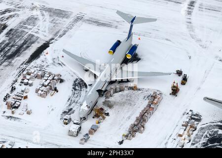 Everts Air Cargo zwei McDonnell Douglas MD-80 Flugzeug. Frachttransport durch Everts Cargo MD-83, auch MD-83F genannt. Frachtflugzeug MD-83. Stockfoto