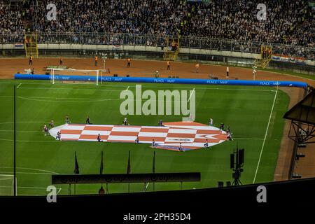 Split, Kroatien. 25. März 2023. SPLIT, KROATIEN - MÄRZ 25: Ein Blick auf das Fußballstadion während des UEFA EURO 2024 Qualifikationsspiels Gruppe D zwischen Kroatien und Wales im Stadion Poljud am 25. März 2023 in Split, Kroatien. Foto: Zvonimir Barisin/PIXSELL Credit: Pixsell/Alamy Live News Stockfoto