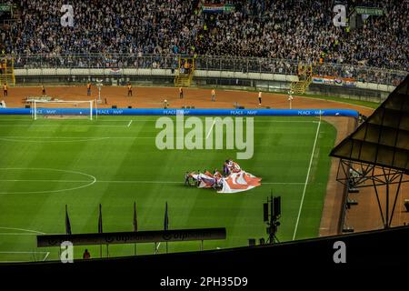 Split, Kroatien. 25. März 2023. SPLIT, KROATIEN - MÄRZ 25: Ein Blick auf das Fußballstadion während des UEFA EURO 2024 Qualifikationsspiels Gruppe D zwischen Kroatien und Wales im Stadion Poljud am 25. März 2023 in Split, Kroatien. Foto: Zvonimir Barisin/PIXSELL Credit: Pixsell/Alamy Live News Stockfoto