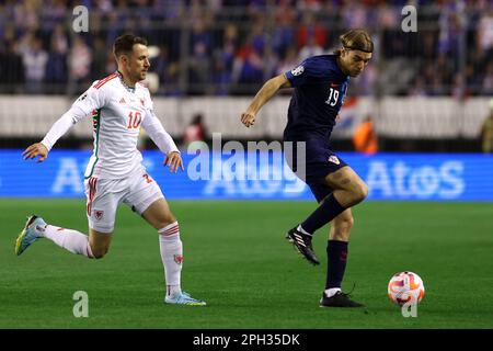 Split, Kroatien. 25. März 2023. SPLIT, KROATIEN - MÄRZ 25: Borna Sosa von Kroatien spielt mit dem Ball während des UEFA EURO 2024-Qualifikationsspiels der Gruppe D zwischen Kroatien und Wales im Stadion Poljud am 25. März 2023 in Split, Kroatien. Foto: Miroslav Lelas/PIXSELL Credit: Pixsell/Alamy Live News Stockfoto