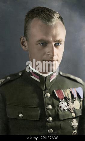 Hauptmann Witold Pilecki. Dieser mutige Pole kämpfte 1939 gegen die Deutschen, schloss sich dem Widerstand an und ließ sich gefangen nehmen, um das Konzentrationslager Auschwitz zu infiltrieren. Drei Jahre lang sammelte er Informationen, die herausgerissen wurden, bis er fürchtete, entdeckt zu werden. Er konnte aus der Bäckerei, in der er arbeitete, fliehen und kehrte nach Warschau zurück, wo er zur Heimatarmee ging und im Warschauer Aufstand kämpfte. Er wurde von den sowjetischen Behörden gefangen genommen und 1948 hingerichtet. Stockfoto