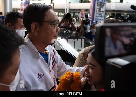 Nonthaburi, Provinz Nonthaburi, Thailand. 25. März 2023. Prayuth Chan-ocha, begrüßt Sponsoren der United Thai Nation Party, im IMPACT Exhibition and Convention Center, Pakkred District, Nonthaburi (Bangkok Greater) am 25. März 2023. (Kreditbild: © Teera Noisakran/Pacific Press via ZUMA Press Wire) NUR REDAKTIONELLE VERWENDUNG! Nicht für den kommerziellen GEBRAUCH! Stockfoto