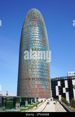 Barcelona, Spanien - 02. März 2016: Der 2005 eröffnete Torre Agbar Wolkenkratzer ist eines der bekanntesten Gebäude Barcelonas und Teil der Stadt Stockfoto