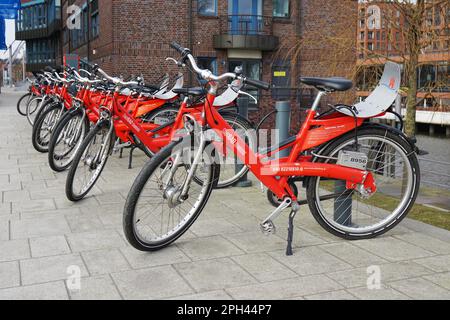 Hamburg, Deutschland - 12. März 2016: Fahrradverleihstation in der HafenCity unter der Leitung der Stadtrad Hamburg Stockfoto