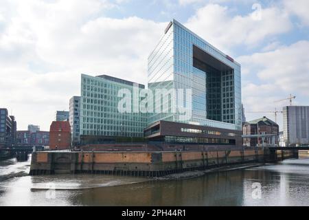 Hamburg - 12. März 2016: Hauptsitz des deutschen Magazins und Verlagshauses der Spiegel an der Ericusspitze im HafenCity-Viertel Stockfoto