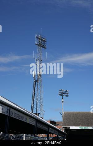 Peterborough, Großbritannien. 25. März 2023. Flutlichtspylonen beim Spiel Peterborough United gegen Derby County EFL League One, im Weston Homes Stadium, Peterborough, Cambridgeshire. Kredit: Paul Marriott/Alamy Live News Stockfoto