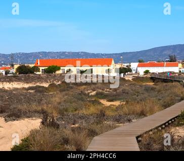 Zu Fuß über die wunderbare Insel Culatra in der Nähe von Olhao Portugal Stockfoto