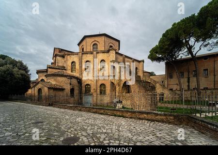 Die Basilika San Vitale in Ravenna, Emilia-Romagna, Italien - eine monumentale Kirche im späten antiken römischen und byzantinischen Stil, erbaut zwischen 526 und 547 Stockfoto