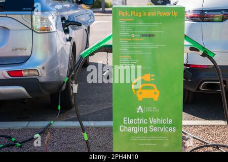 Adelaide CBD, Australien - 23. August 2019: EV-Ladestation im Stadtzentrum von Adelaide in der Franklin Street an einem Tag Stockfoto