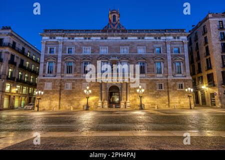 Palau de la Generalitat de Catalunya in Barcelona bei Nacht Stockfoto