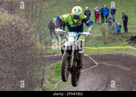 Dahlen, Deutschland. 26. März 2023. Motorsport: Rund um Dahlen, Internationale deutsche Enduro-Meisterschaft: Sven Fischer aus Deutschland in Aktion beim DMSB Enduro Super Senior Cup auf der Rennstrecke. Kredit: Daniel Schäfer/dpa/Alamy Live News Stockfoto