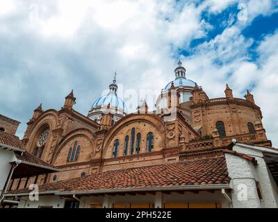 Kathedrale von Cuenca, Ecuador, auch bekannt als Neue Kathedrale oder Kathedrale der unbefleckten Empfängnis. Stockfoto