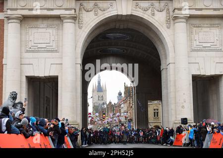 Wevelgem, Belgien. 26. März 2023. Abbildung zeigt den Beginn des Frauen-Radrennen Gent-Wevelgem - in Flandern Fields, 162, 5 km von Ieper nach Wevelgem, Sonntag, 26. März 2023. BELGA FOTO DAVID PINTENS Kredit: Belga News Agency/Alamy Live News Stockfoto