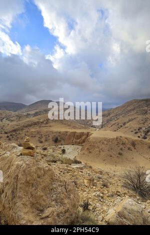 Das trockene Flusstal von Wadi Feid, Jabal fied, Al-Sharat-Gebiet Jordanien, Naher Osten Stockfoto