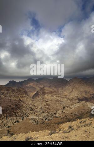 Blick über die Landschaft der Berge von Jabal Abu Mahmoud, Südjordanien, Naher Osten Stockfoto