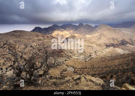 Blick über die Landschaft der Berge von Jabal Abu Mahmoud, Südjordanien, Naher Osten Stockfoto