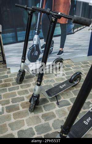 Ausstellung verschiedener Arten von Fahrrädern im Bike Brussels - Ansicht und Details zu verschiedenen Fahrrädern - Roller | Exposition de differents Types de velos Stockfoto