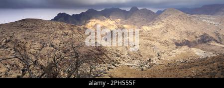 Blick über die Landschaft der Berge von Jabal Abu Mahmoud, Südjordanien, Naher Osten Stockfoto