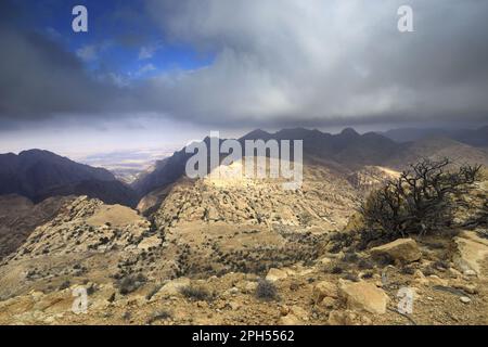 Blick über die Landschaft der Berge von Jabal Abu Mahmoud, Südjordanien, Naher Osten Stockfoto