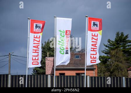 Delhaize-Laden geschlossen. Aufgrund der Personalmaßnahmen nach der Ankündigung des Plans zur Franchise des Stores. | Mouvement de greve chez Delhaize. Arr Stockfoto