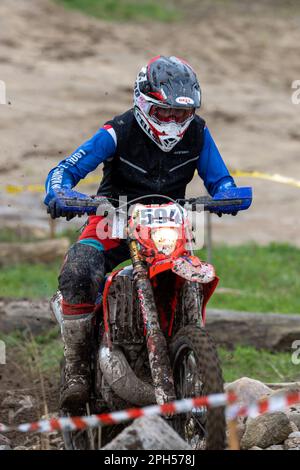 Dahlen, Deutschland. 26. März 2023. Motorsport: Rund um Dahlen, Deutsche Enduro-Weltmeisterschaft: Frank Schönnemann aus Deutschland in Aktion auf der Rennstrecke des DMSB Enduro Cup E3B. Kredit: Daniel Schäfer/dpa/Alamy Live News Stockfoto