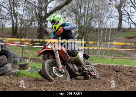 Dahlen, Deutschland. 26. März 2023. Motorsport: Rund um Dahlen, Internationale deutsche Enduro-Meisterschaft: Vanessa Danz aus Deutschland in Aktion beim DMSB Ladies Enduro Cup auf der Rennstrecke. Kredit: Daniel Schäfer/dpa/Alamy Live News Stockfoto