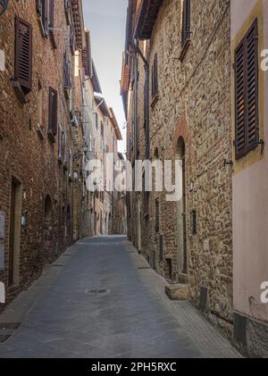 Gambassi Terme, Provinz Firenze: Historisches Zentrum der mittelalterlichen toskanischen Stadt - Provinz Firenze, Zentralitalien - 1. Juni 2021 Stockfoto