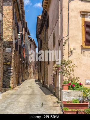 Gambassi Terme, Provinz Firenze: Historisches Zentrum der mittelalterlichen toskanischen Stadt - Provinz Firenze, Zentralitalien - 1. Juni 2021 Stockfoto