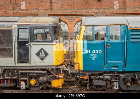 BR Klasse 33 Nr. 33063 und BR Klasse 31 Nr. 31430, Tunbridge Wells West, Spa Valley Railway, East Sussex, Großbritannien Stockfoto