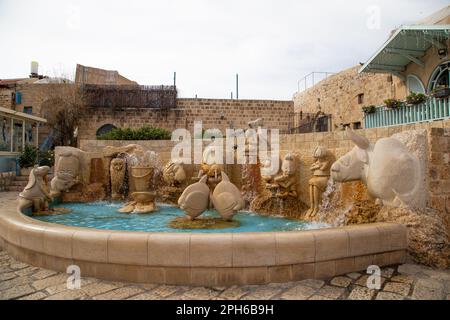 Zodiac-Brunnen von Varda Ghivoly und Ilan Gelber, Navot Gil. Der Brunnen befindet sich im alten Jaffa auf dem Kedumim-Platz Stockfoto