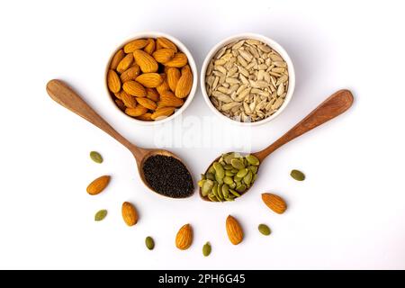 Set aus organisch gesunden trockenen Früchten, Samen, Mandeln, Walnüssen Stockfoto