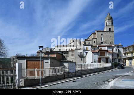 Panoramablick auf Pietramontecorvino, eine mittelalterliche Stadt im Bundesstaat Apulien in Italien. Stockfoto