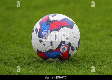 Nailsworth, Großbritannien. 26. März 2023. Der Spielball wird während der Aufwärmphase vor dem Sky Bet League 1-Spiel Forest Green Rovers vs Sheffield Wednesday im New Lawn, Nailsworth, Großbritannien, 26. März 2023 (Foto von Gareth Evans/News Images) in Nailsworth, Großbritannien, am 3./26. März 2023 gesehen. (Foto: Gareth Evans/News Images/Sipa USA) Guthaben: SIPA USA/Alamy Live News Stockfoto