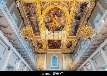 Die wunderschöne Decke des Banketthauses ist vom flämischen Künstler Sir Peter Paul Rubens. Die drei wichtigsten Leinwände zeigen die Vereinigung der Kronen, Stockfoto