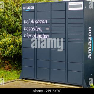 Amazon locker, Self-Service-Paketzustelldienst. Stockfoto