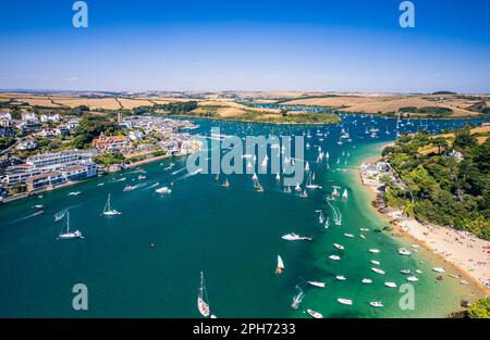 LUFTAUFNAHME VON SALCOMBE und Kingsbridge Estuary von einer Drohne, South Hams, Devon, England Stockfoto