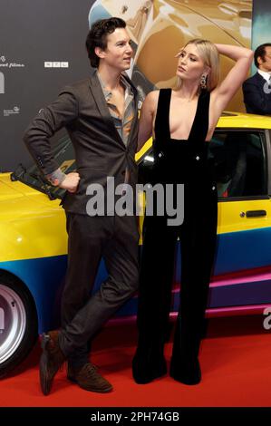 26. März 2023, Nordrhein-Westfalen, Köln: Schauspieler Tim Oliver Schultz (l) und Luna Schweiger kommen zur Premiere des Films "Manta Manta - Zwoter Teil". Foto: Henning Kaiser/dpa Stockfoto