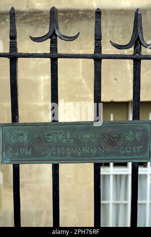 Plakette für Bath Preservation Trust auf Nummer 1 - The Royal Crescent, Bath, England. Georgian Street. Aufgenommen Am 2023. März. Zyl Stockfoto