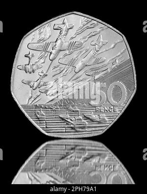Rückseite einer 1994 50-Pence-Münze zum Gedenken an 50 Jahre D-Day-Landungen in der Normandie. Entworfen von der Skulptur John Mills Stockfoto