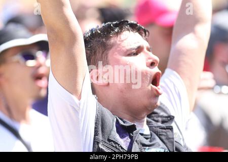 Sao Paulo, Sao Paulo, Brasilien. 26. März 2023. (INT) Lollapalooza Musical Show 2023 in Brasilien. 26. März 2023, Sao Paulo, Brasilien: Allgemeine Bewegung der Fans bei der 10. Ausgabe von Lollapalooza 2023 in Sao Paulo, Brasilien, auf Domingo (26) auf der Interlagos Autodrome Racetrack. Kredit: ZUMA Press, Inc./Alamy Live News Stockfoto